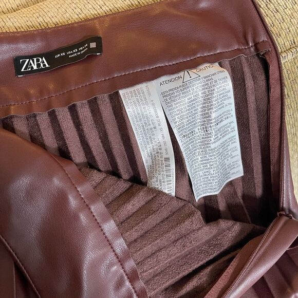 Zara faux leather pleated skirt side zip - Picture 5 of 13